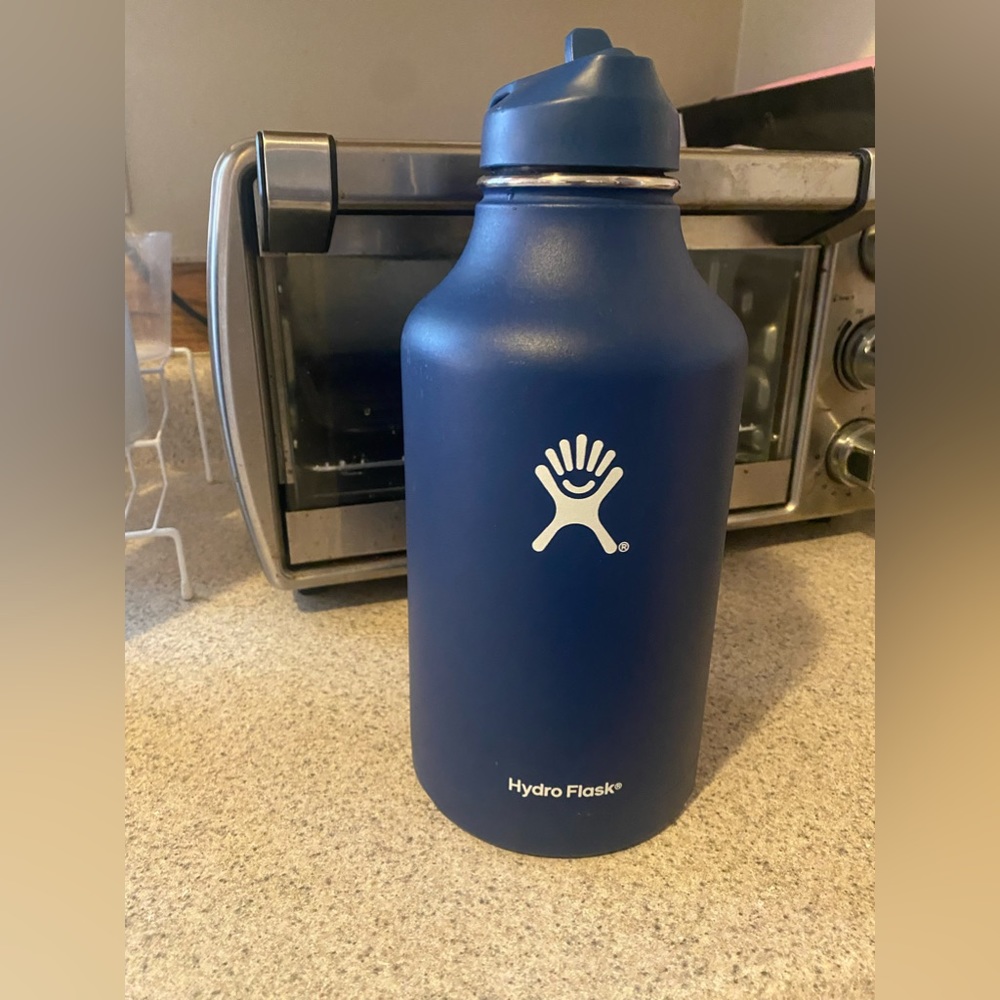 Hydro flask water bottle 60 oz!